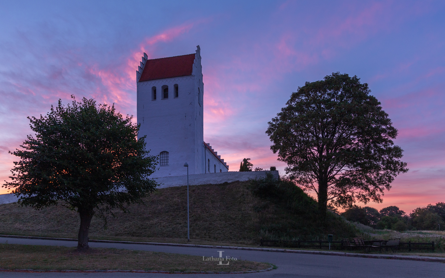 270719 Solopgang ved Fårevejle kirke