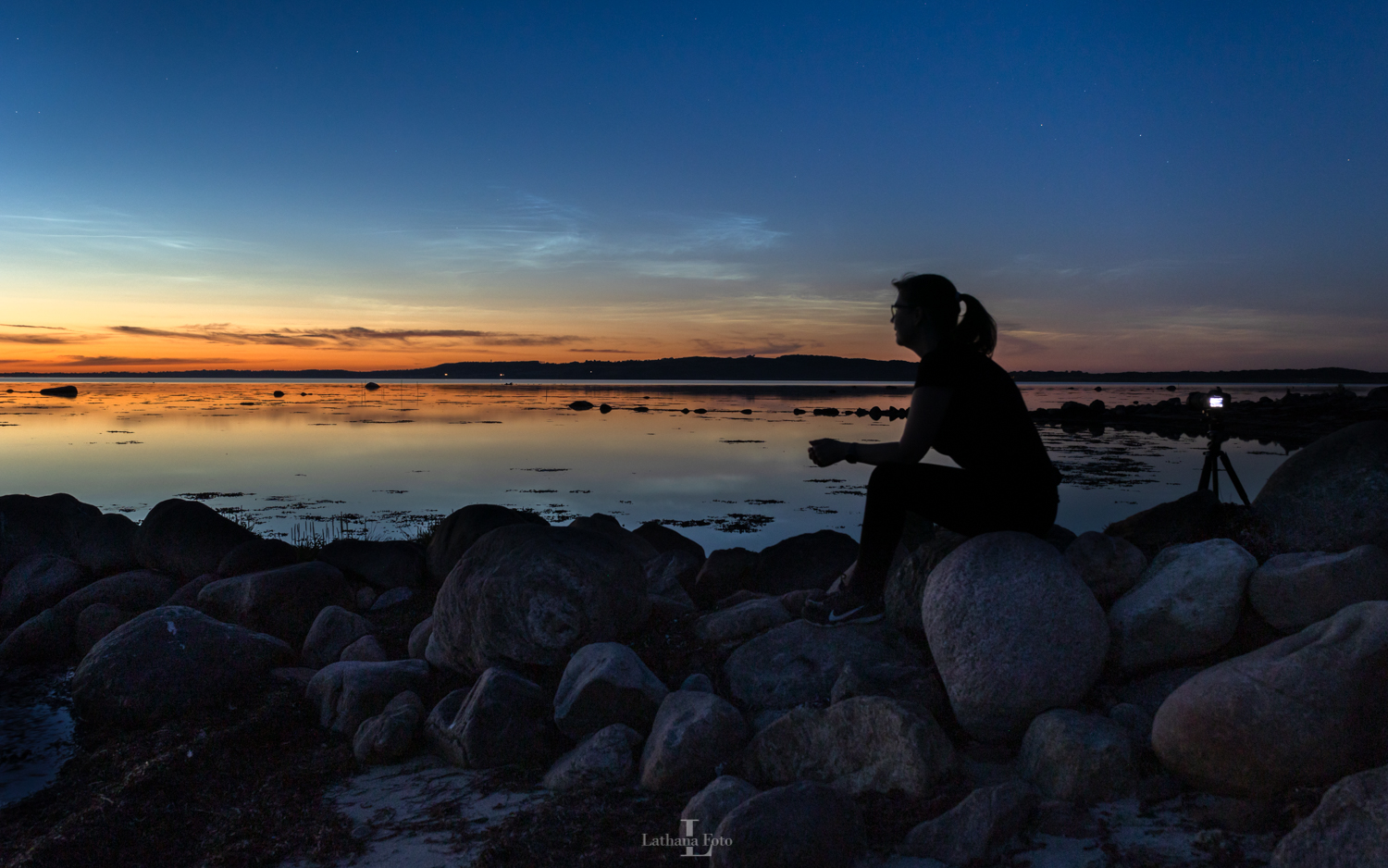 Mig og de lysende natskyer fra Havnsø Møllevej 290621 19 Fotocredit Lone Brodersen